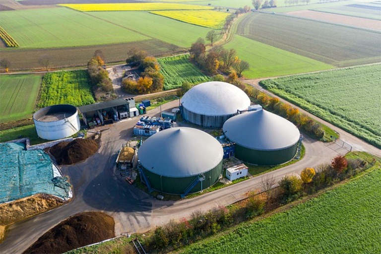 Biogas plant and cogeneration power plant at the Langenau site (© Manfred Herrmann).